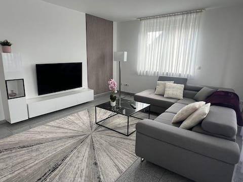 Modern apartment for 8 people with large balcony