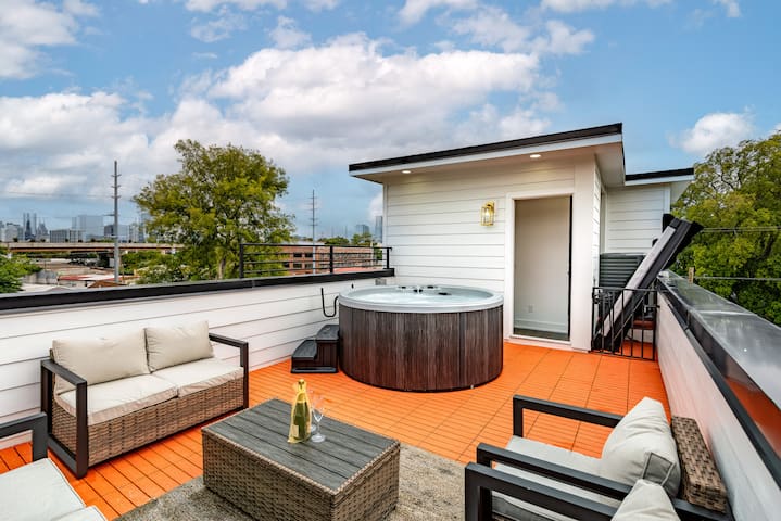 Downtown | Hot Tub, 7min to Broadway