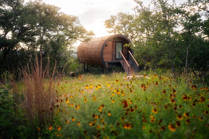 The Spyglass Treehouse: Hot Tub, Pool & Views