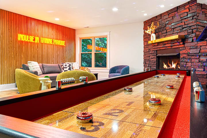 Sleeps 20! | Asheville Oasis | Theater | Sauna gallery image 3