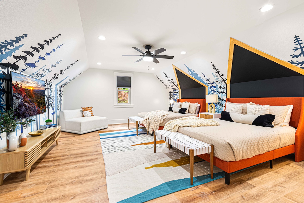 Tërhiqu në loftin tonë të nivelit të sipërm, me dy krevate dopio "queen", televizor 55 inç dhe një përzierje të përsosur të sharmit të pyllit dhe shijes moderne.