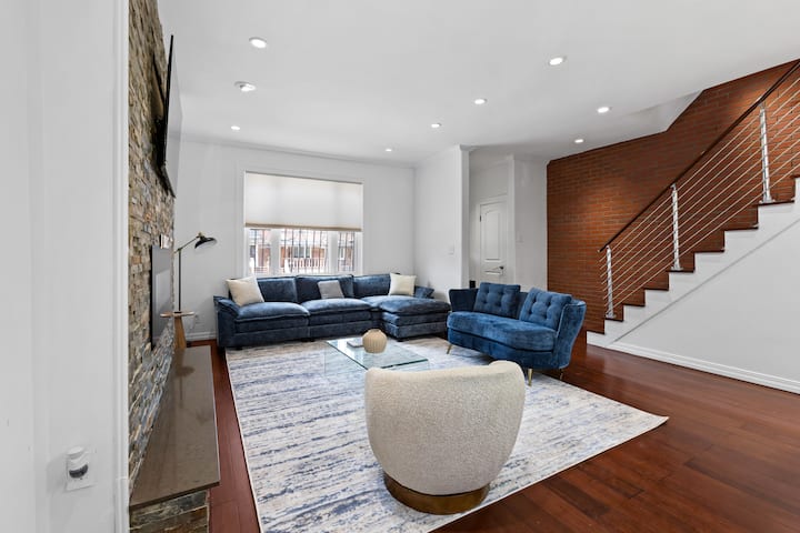 Beautiful 3 Bedroom Home In Brooklyn With Parking - Brooklyn