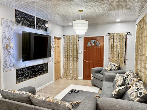 Safe Haven: Stylish 3-BR in the Heart of Guyana