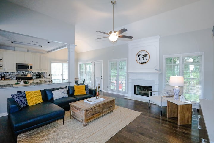 Entire 3 Bedroom & 2 Bath Ranch House - Suwanee, GA
