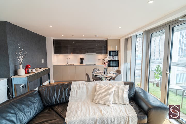 Near O2,canary Wharf &Excel -Apartment + Balcony - 런던