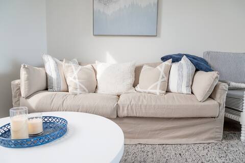 Successful Airbnb property: Bay Breeze Retreat Glenelg - ocean views! in Glenelg