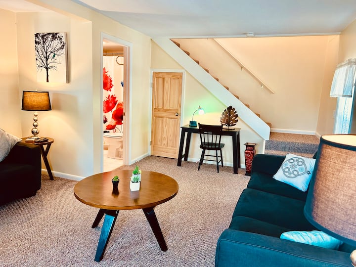 Dahlia Retreat Apt. 2 Cozy, Clean & Convenient. - Wellesley Island State Park, Fineview
