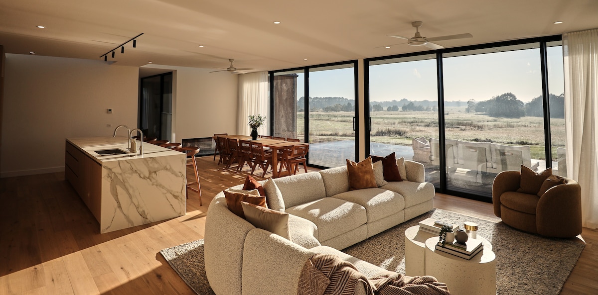 Top Airbnb: Open Country Homestead - New Luxury accommodation a Wingecarribee Shire Council