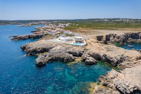 A villa in front of the sea, Macaret