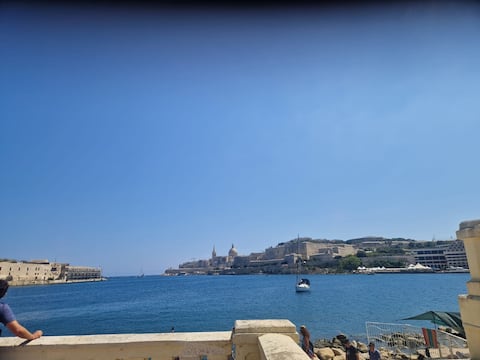 Marina Modern Seaside Home -10 minutes to Valletta