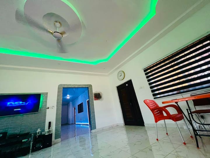 Book Up To 4 Family Ensuites, Wifi, Food, Freepool - Ghana