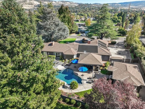 Entertainment Home on Golf Course - Hot Tub /Pool