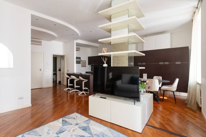 Stylish 2 Bedroom Apartment close to Duomo gallery image 2