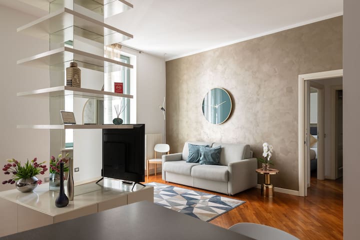 Stylish 2 Bedroom Apartment close to Duomo