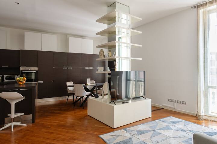 Stylish 2 Bedroom Apartment close to Duomo gallery image 4