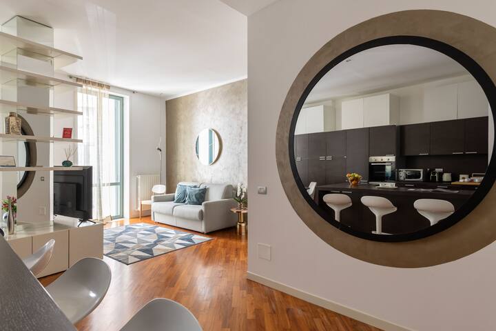 Stylish 2 Bedroom Apartment close to Duomo gallery image 3