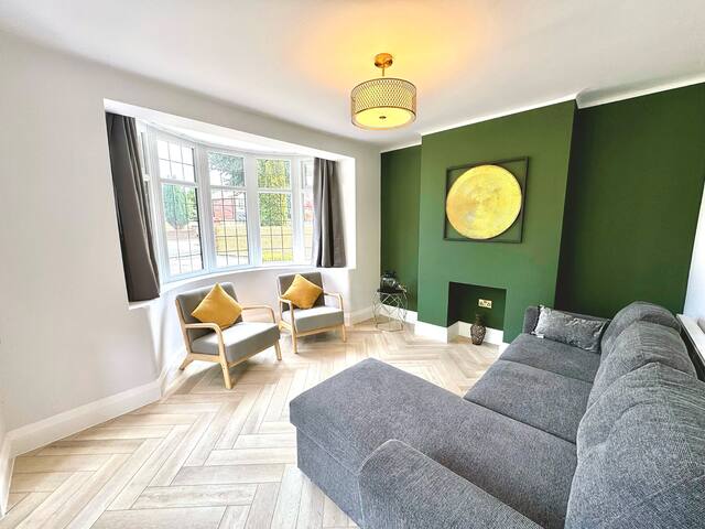 Bright 5 Bedroom House in Didsbury, Manchester gallery image 5