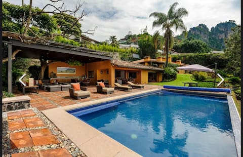 Luxurious villa - Valle de Bravo