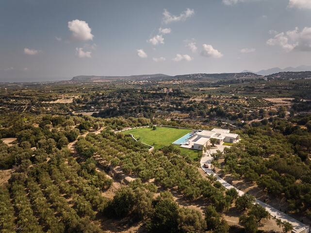 Gavras Exclusive Villa II, Pool & Heated Whirlpool gallery image 2