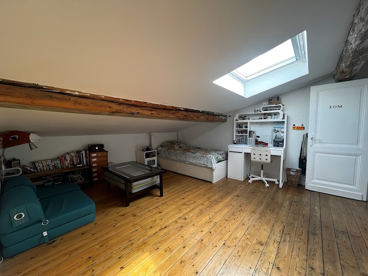 חדר שינה עם 90 מיטות (קומה 2)