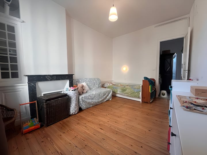 חדר שינה עם מיטת 90 + ספה נפתחת (140): מיטת יחיד ואפשרות ספה 
(קומה 1)