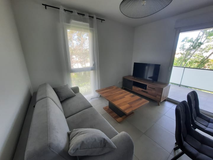 Appartement 3 Pièces Neuf En Front De Mer 4/6 P - Vias