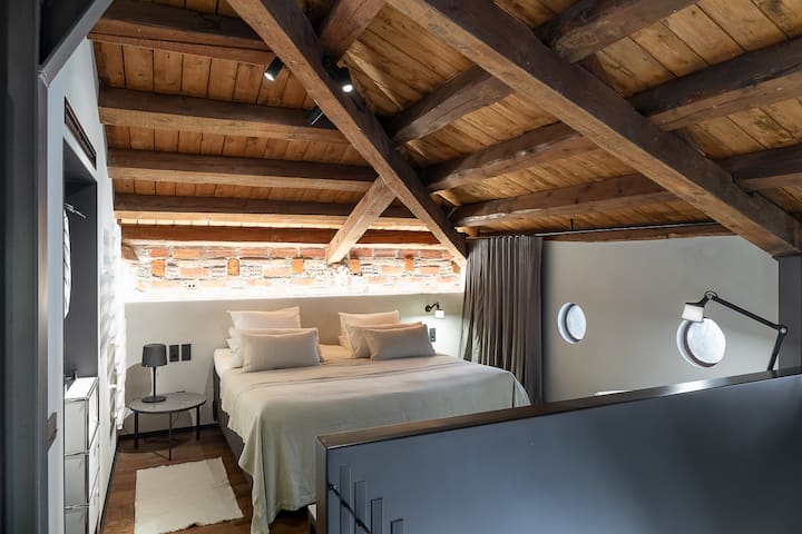 "The accommodation was as beautiful and impeccable in real life as in photo, functional, design, very comfortable bedding, it is also perfectly located in the city.The parking space (...)" 

- Ceronne ★★★★