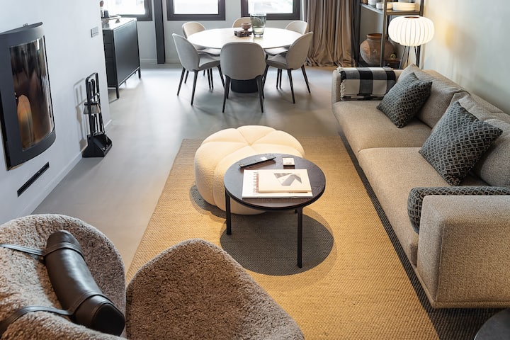 "Nice apartment in the heart of the old town, there is a fireplace with a beautiful interior and surroundings (..). I recommend the accommodation" 

- Alona ★★★★★