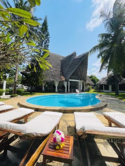 Luxury 5Bdrm Malindi Villa | Pool & Outdoor Space