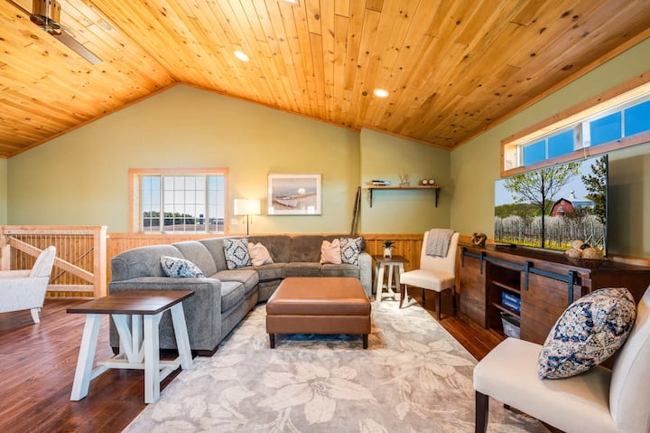 Vintner's Loft - Home In The Town Of Egg Harbor - Door County, WI