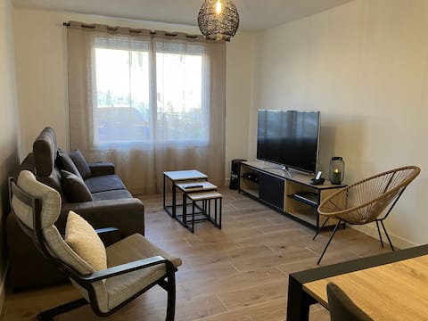 Popular Airbnb listing: "Au 24" 3 bedroom house 6/8 people in Le Mans