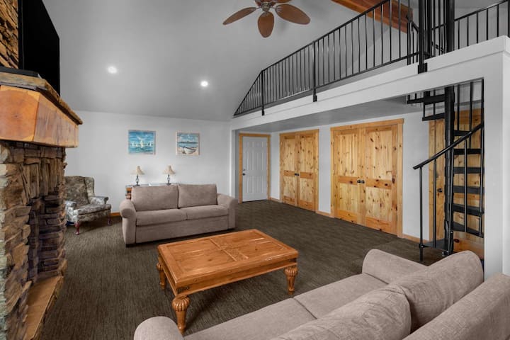 Tri-level Family Condo In Garden City, Utah - Garden, UT
