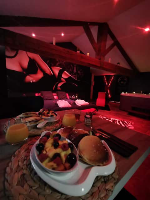 The indecent break LOVE ROOM