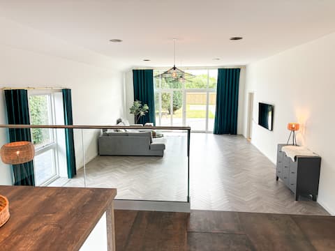 Top Airbnb: Luxury 300 square meter villa with Pool in Tårnby