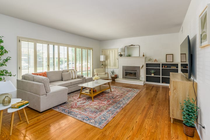 East Sac Home With Pool, Hot Tub & Games - Sacramento, CA