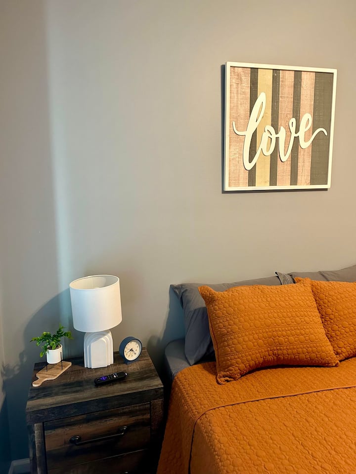 Bedroom with queen bed
