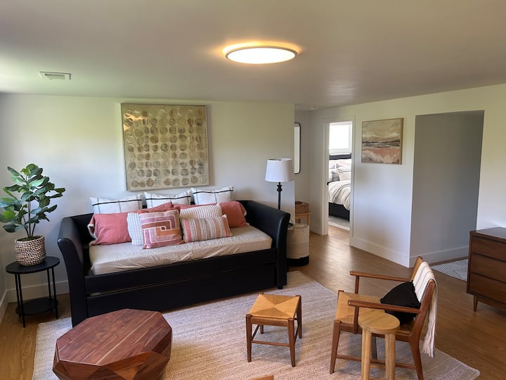 Modern Cozy Stay Near Red Rocks - Morrison, CO