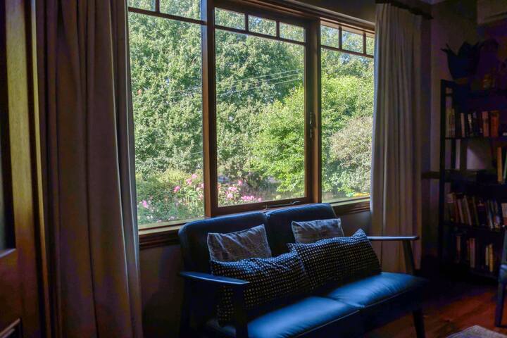 Quiet 3br Cottage | Garden Retreat Near River - Warburton