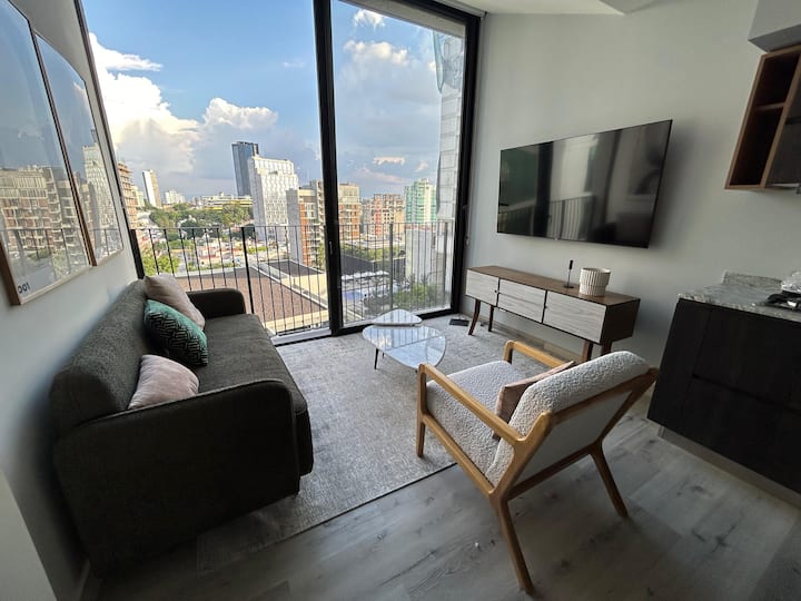 美しいパノラマビューの居心地の良いラグジュアリールーム。