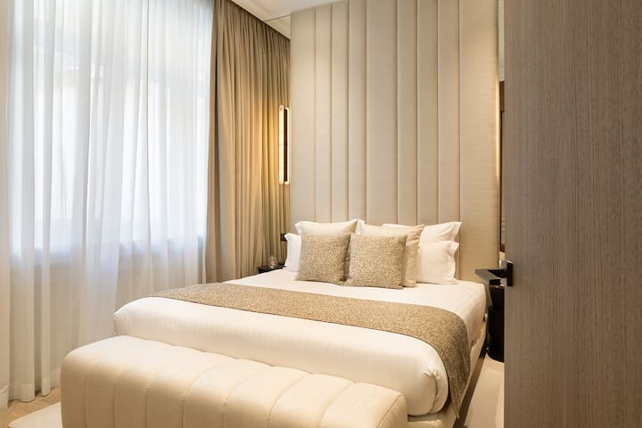 The Lander – Serviced 3-BR/3BA – Triangle d’Or