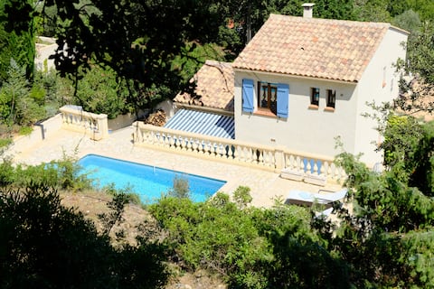 Swim & Stay: Stylish Provence Villa with Pool