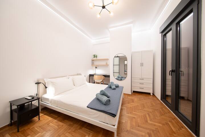 Thissio Skyline Bliss gallery image 2