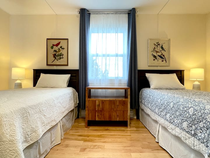 Two single beds with ensuite bath