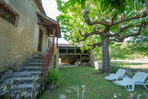 Lot stone house 5 km from St-Cirq-Lapopie