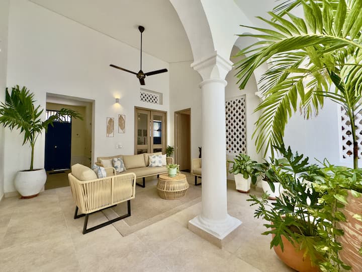 Luxury 10bd House Pool Old City - Cartagena, Colombia