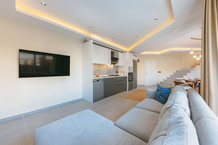 Villa Albatros 2 Korunaklı 3+1 Havuzlu Villa - Ova