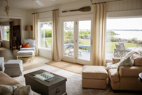 Beautiful renovated waterfront home on golf course