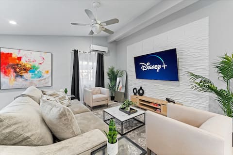 Top Airbnb: 8min Disney! Hot Tub | Pool Table | Outdoor Dining in Anaheim