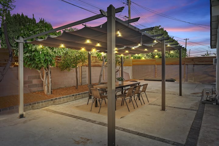 8min Disney! Hot Tub | Pool Table | Outdoor Dining - Anaheim
