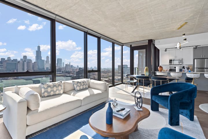 Exclusive Group Getaway in Vibrant West Loop